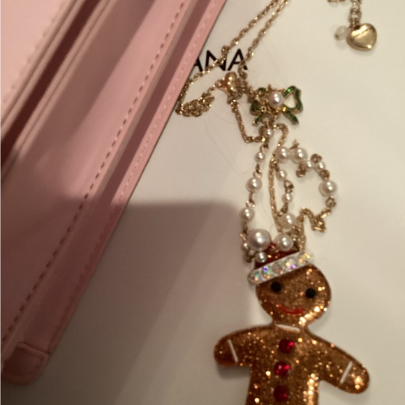 Adorablee gingerbread necklace by Betsy Johnson - Picture 3 of 4